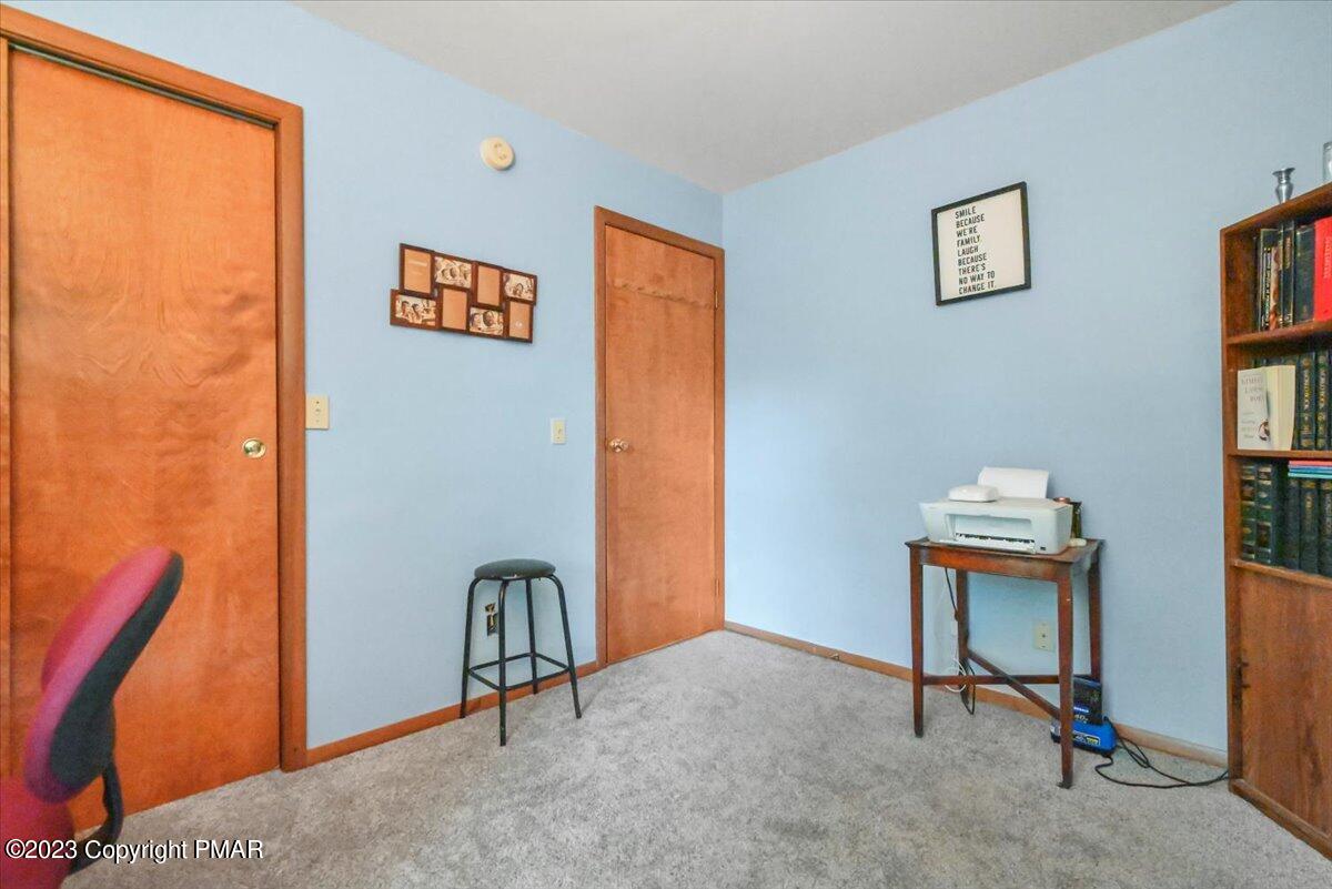 3237 Windemere Drive Bushkill, PA 18324 - Photo 37 of 50 a workspace with furniture and window