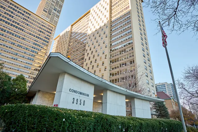 $223,000 | 3950 North Lake Shore Drive, Unit 904, Chicago, IL 60613