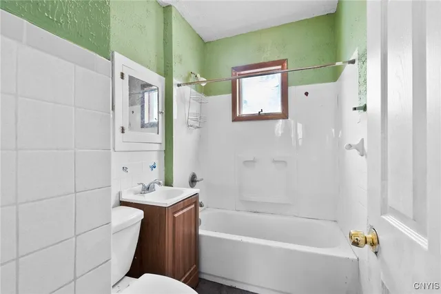 $234,900 | 2420-22 East Genesee Street, Syracuse, NY 13210