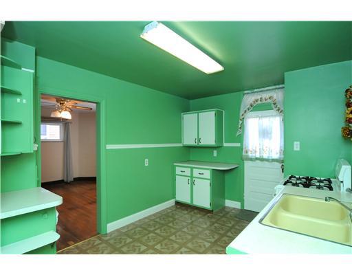 1013 2nd Street McKees Rocks, PA 15136 - Photo 9 of 16 Kitchen.