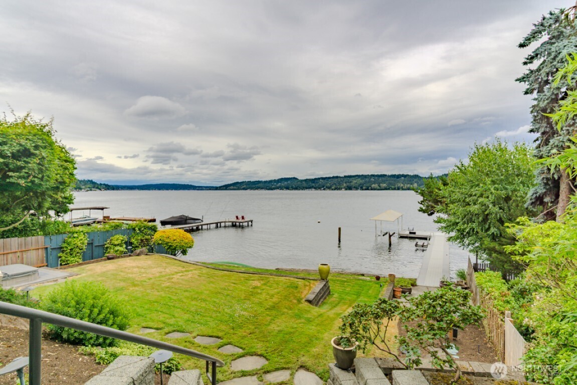 8568 Sand Point Way Northeast Seattle, WA 98115 - Photo 7 of 40