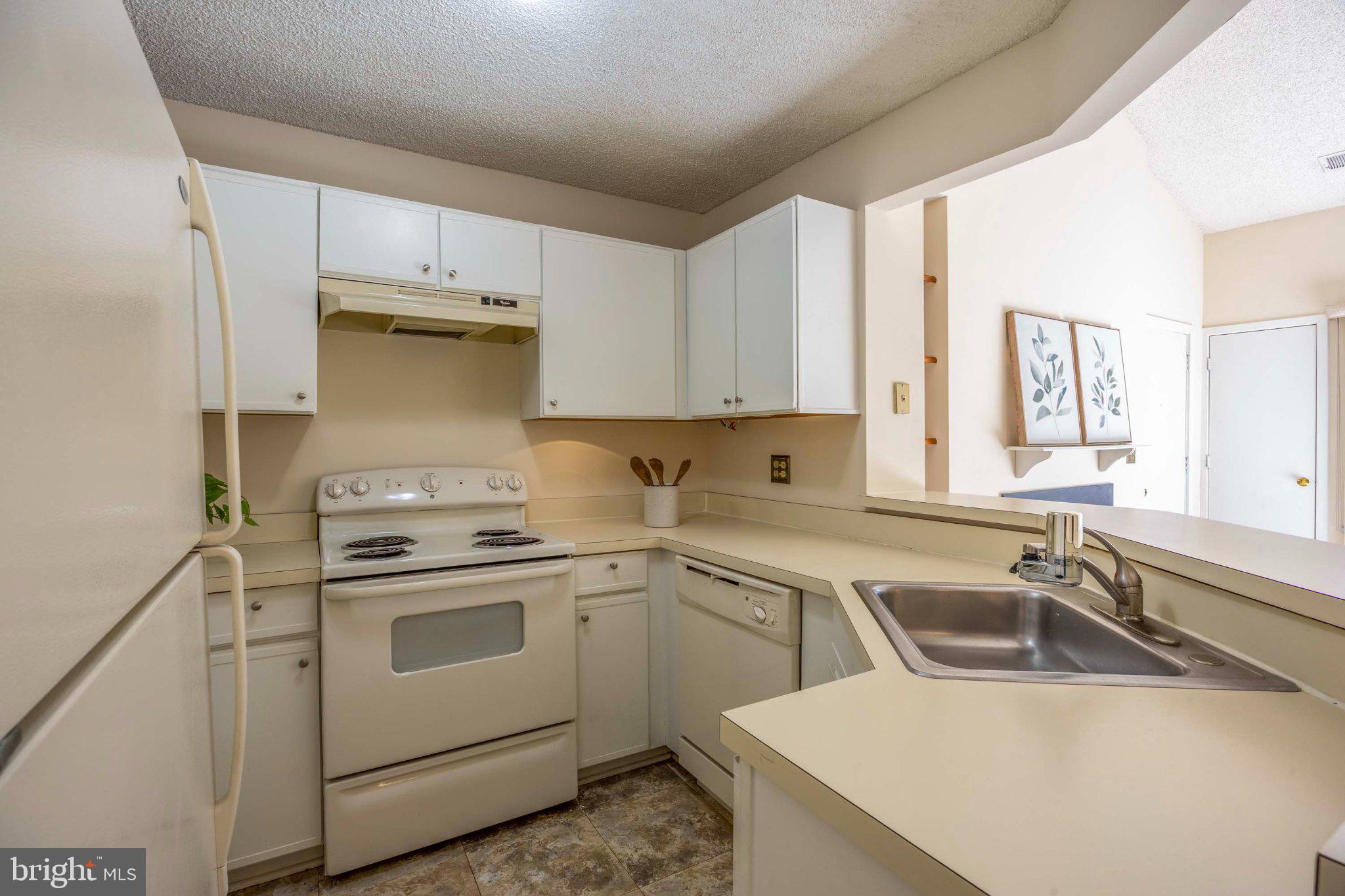 11703 Summerchase Circle, Unit B Reston, VA 20194 - Photo 12 of 22 Bright and functional kitchen space.