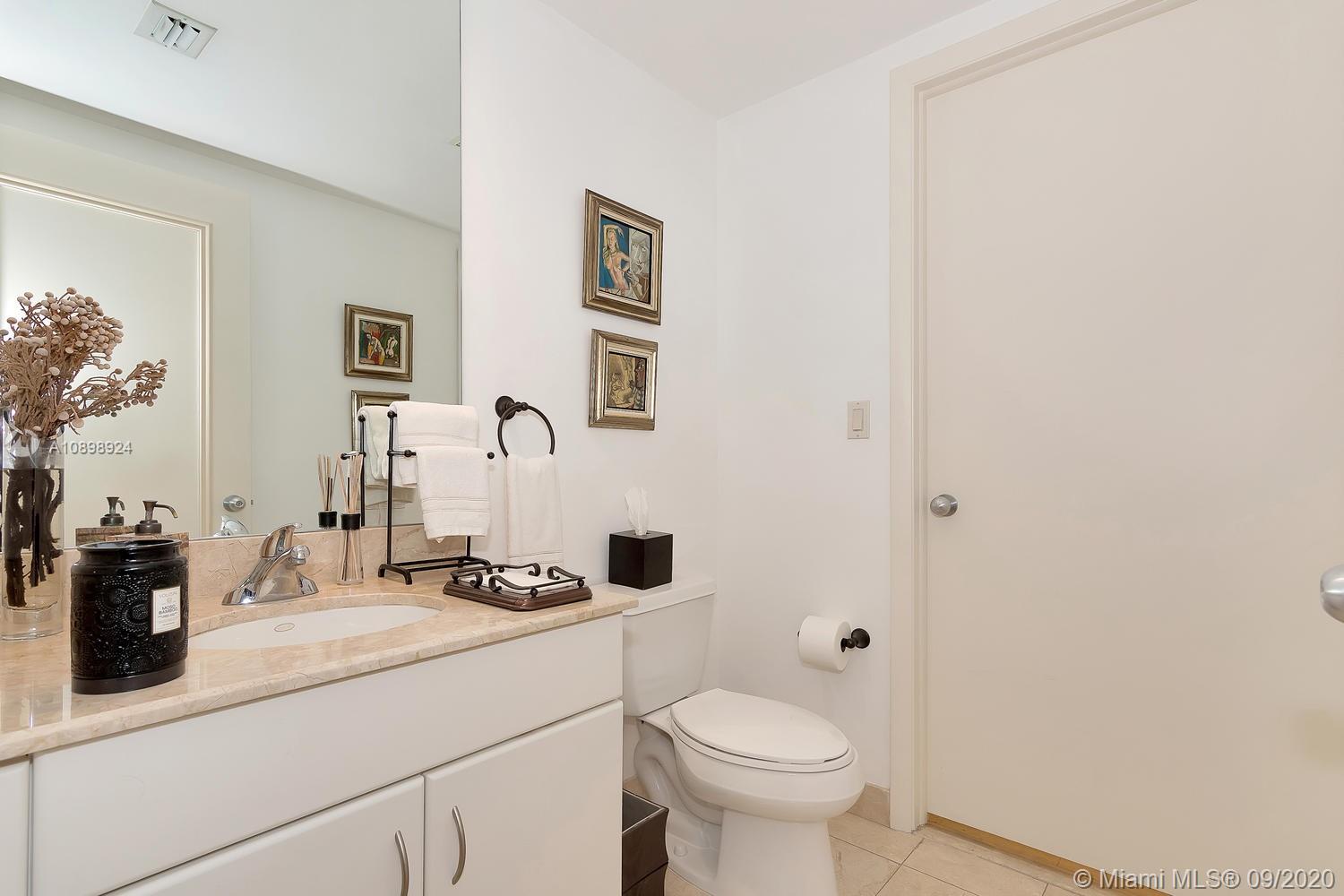 801 Brickell Key Boulevard, Unit PH8 Miami, FL 33131 - Photo 11 of 31