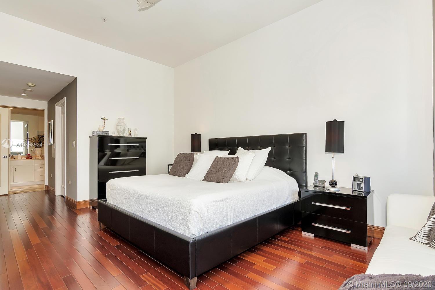 801 Brickell Key Boulevard, Unit PH8 Miami, FL 33131 - Photo 14 of 31