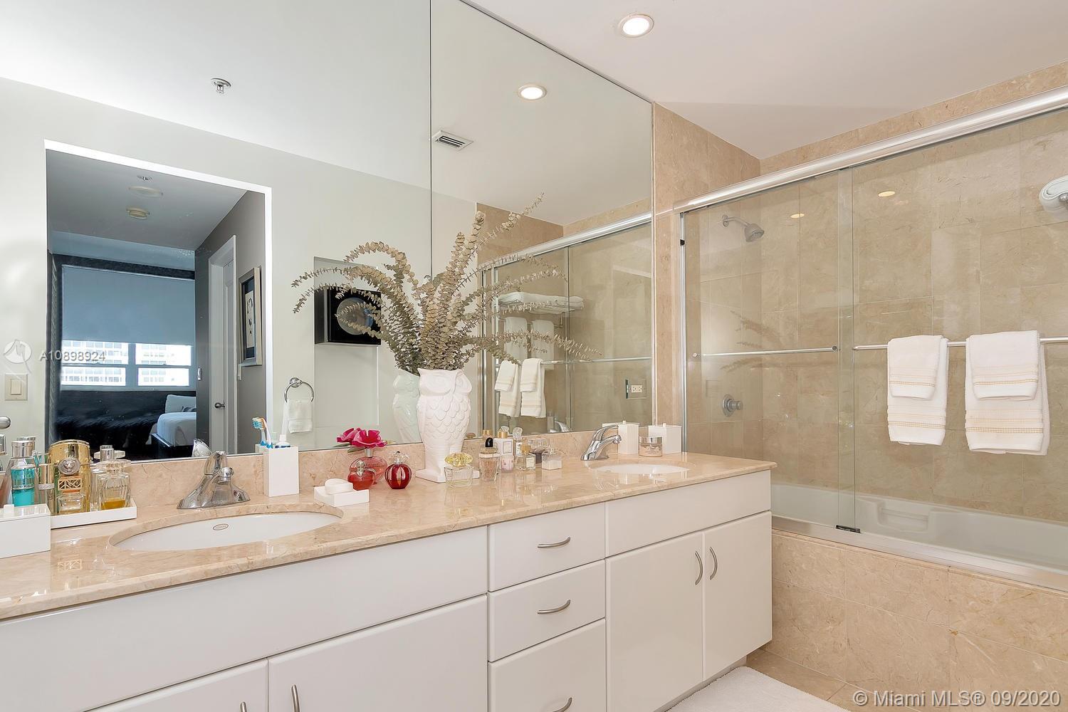 801 Brickell Key Boulevard, Unit PH8 Miami, FL 33131 - Photo 16 of 31