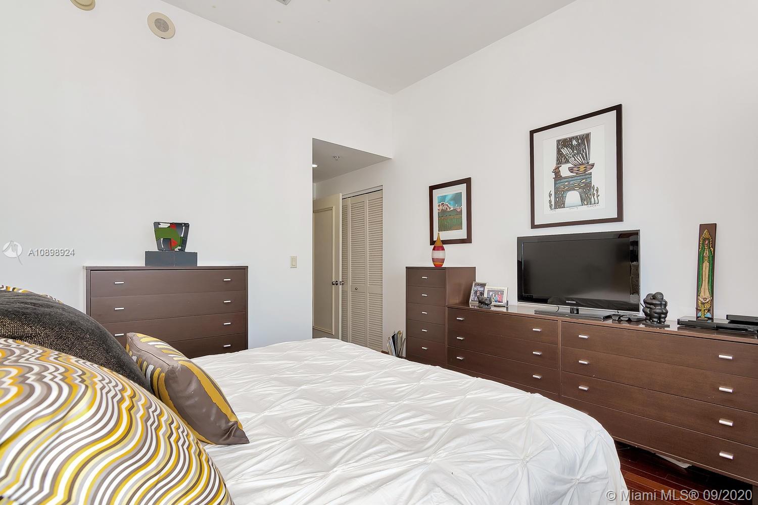 801 Brickell Key Boulevard, Unit PH8 Miami, FL 33131 - Photo 18 of 31