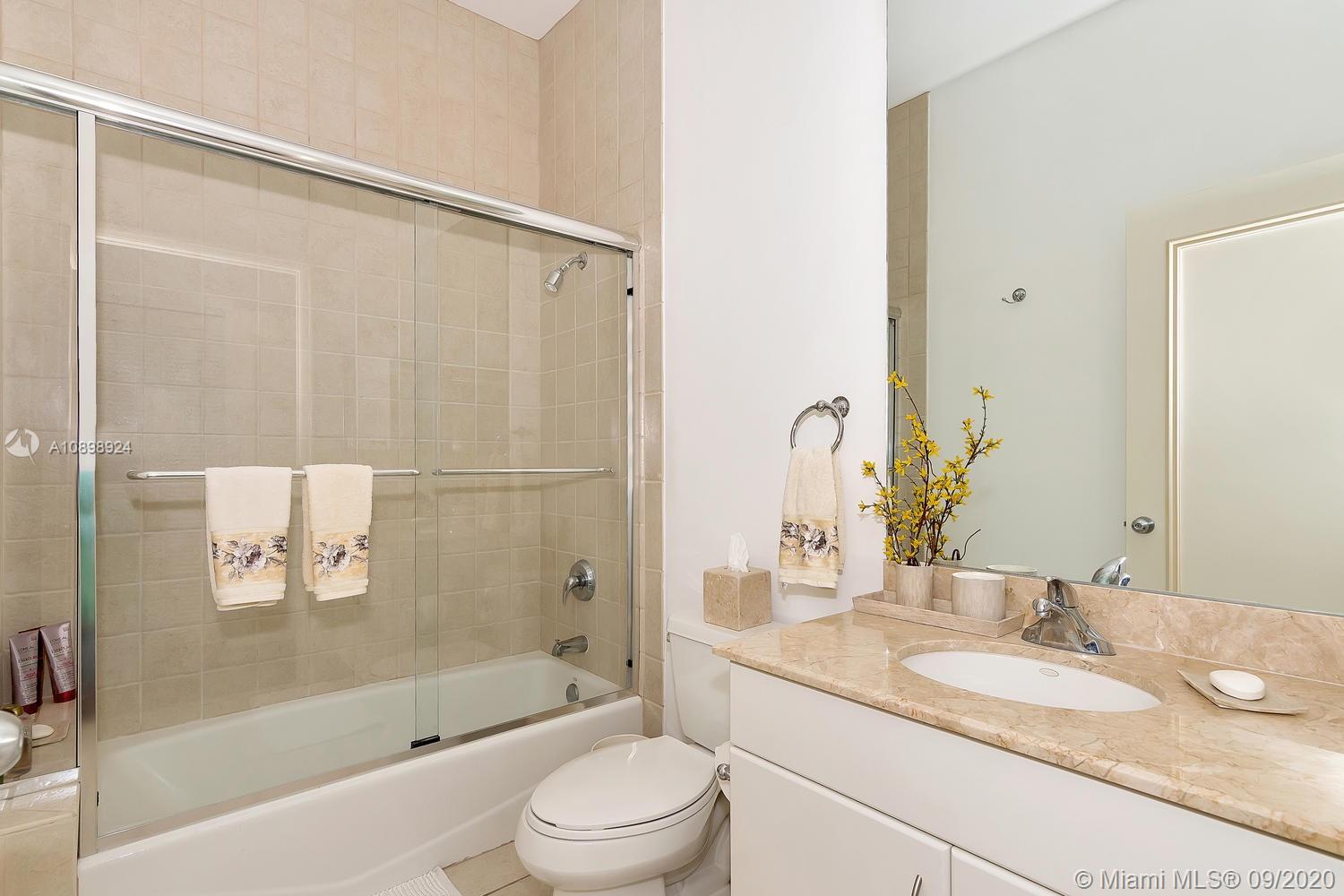 801 Brickell Key Boulevard, Unit PH8 Miami, FL 33131 - Photo 19 of 31