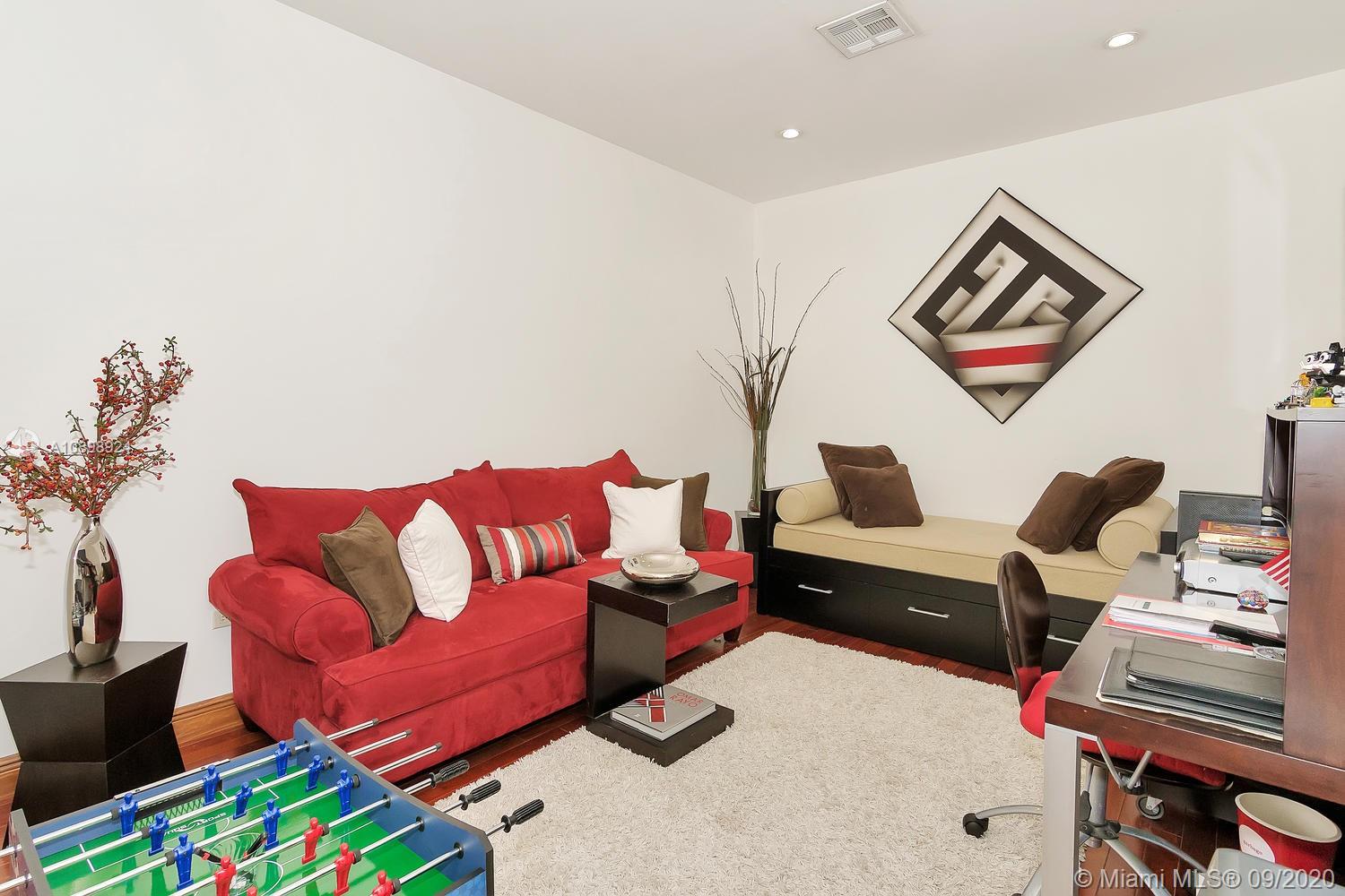 801 Brickell Key Boulevard, Unit PH8 Miami, FL 33131 - Photo 20 of 31