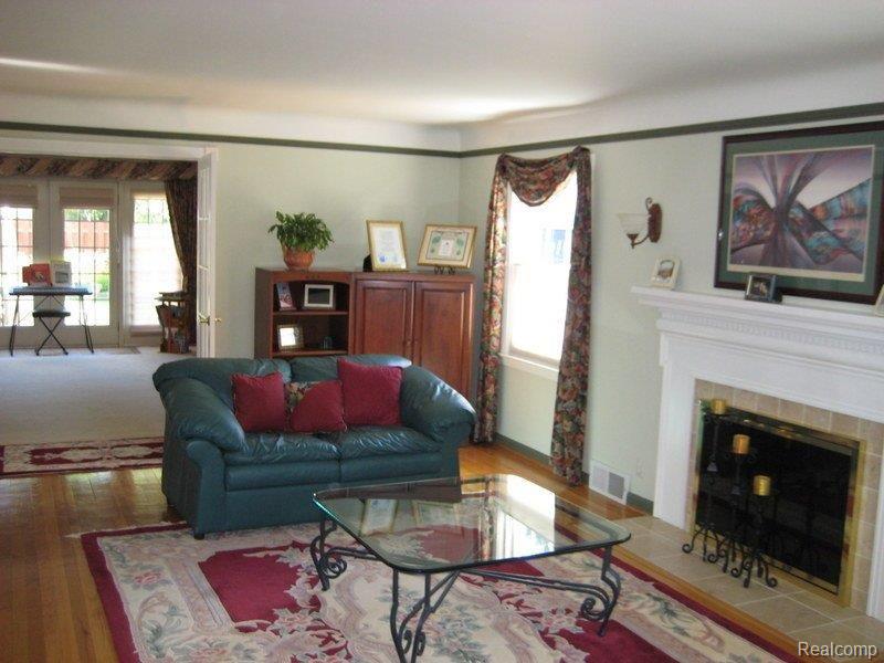 1540 Fairholme Road Grosse Pointe, MI 48236 - Photo 9 of 19 1540 Fairholme 012-001.jpg