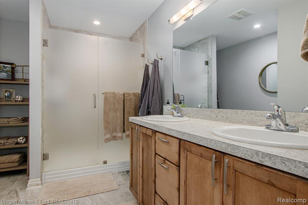 9647 Hadley Road Clarkston, MI 48348 - Photo 15 of 31