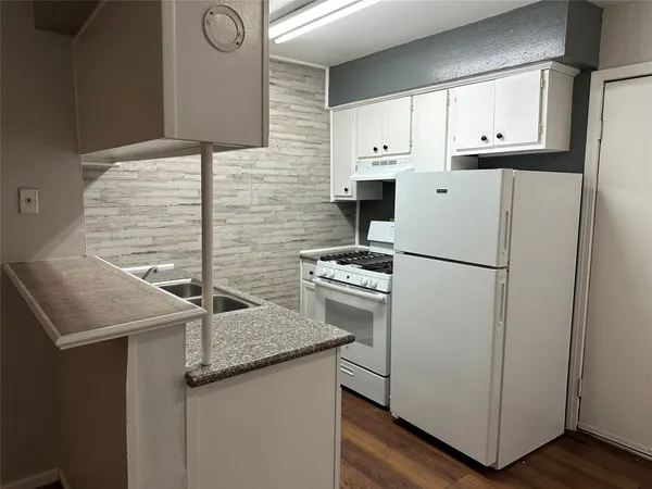 $1,000 | 2922 Randolph Road, Unit 5, Pasadena, TX 77503