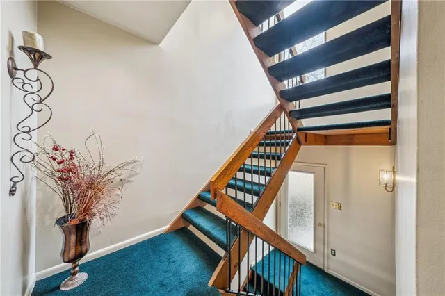 a view of entryway with a potted plant