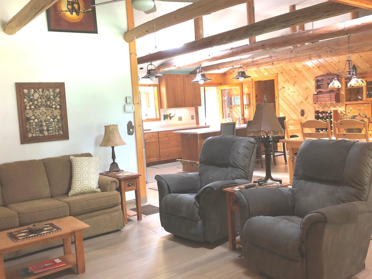 840 Crooks Creek Road Selma, OR 97538 - Photo 9 of 35 Living room in Main House