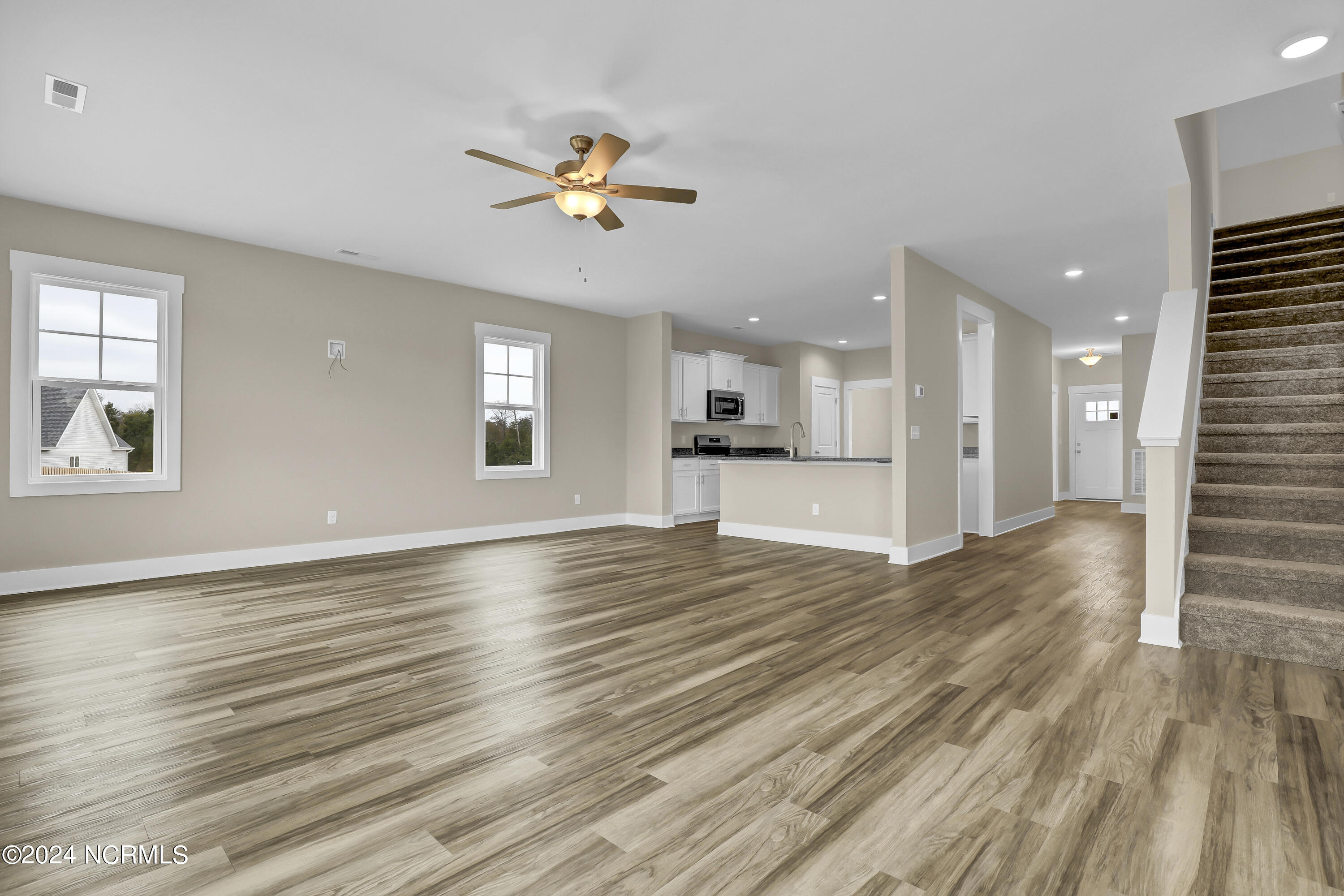 357 Talbert Drive Rocky Point, NC 28457 - Photo 5 of 37 6G8A4767