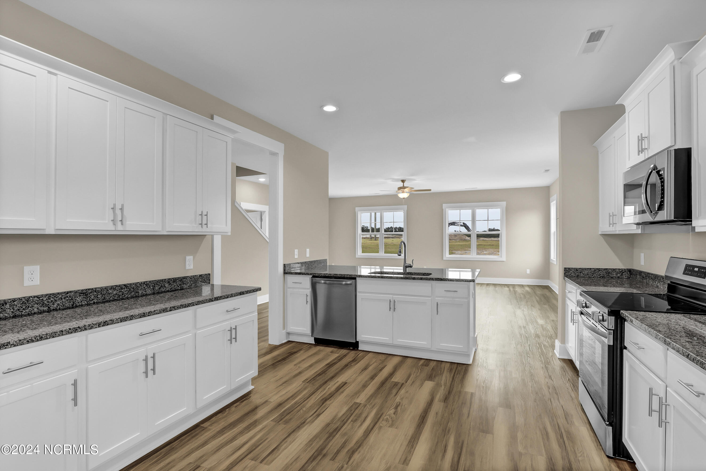 357 Talbert Drive Rocky Point, NC 28457 - Photo 6 of 37 6G8A4752