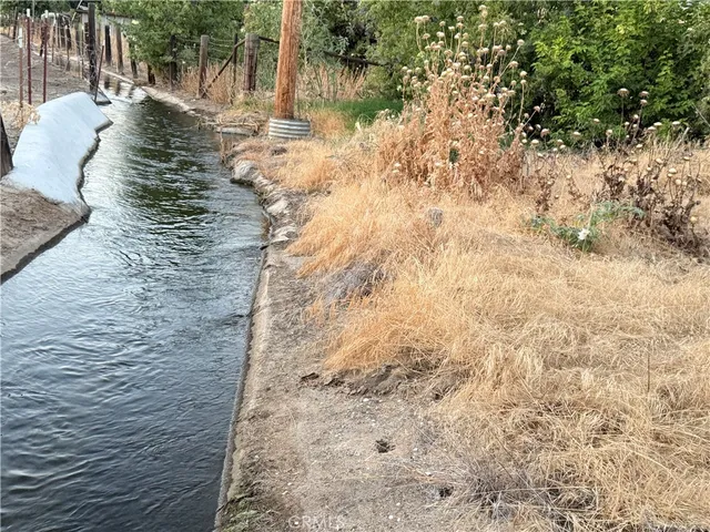 $315,000 | 33511 Sierra Drive, Unit 1/2, Lemon Cove, CA 93244