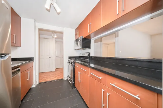 $555,000 | 300 West 135th Street, Unit 4L | Central Harlem