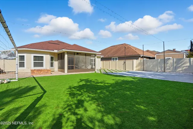 a view of a house with a backyard