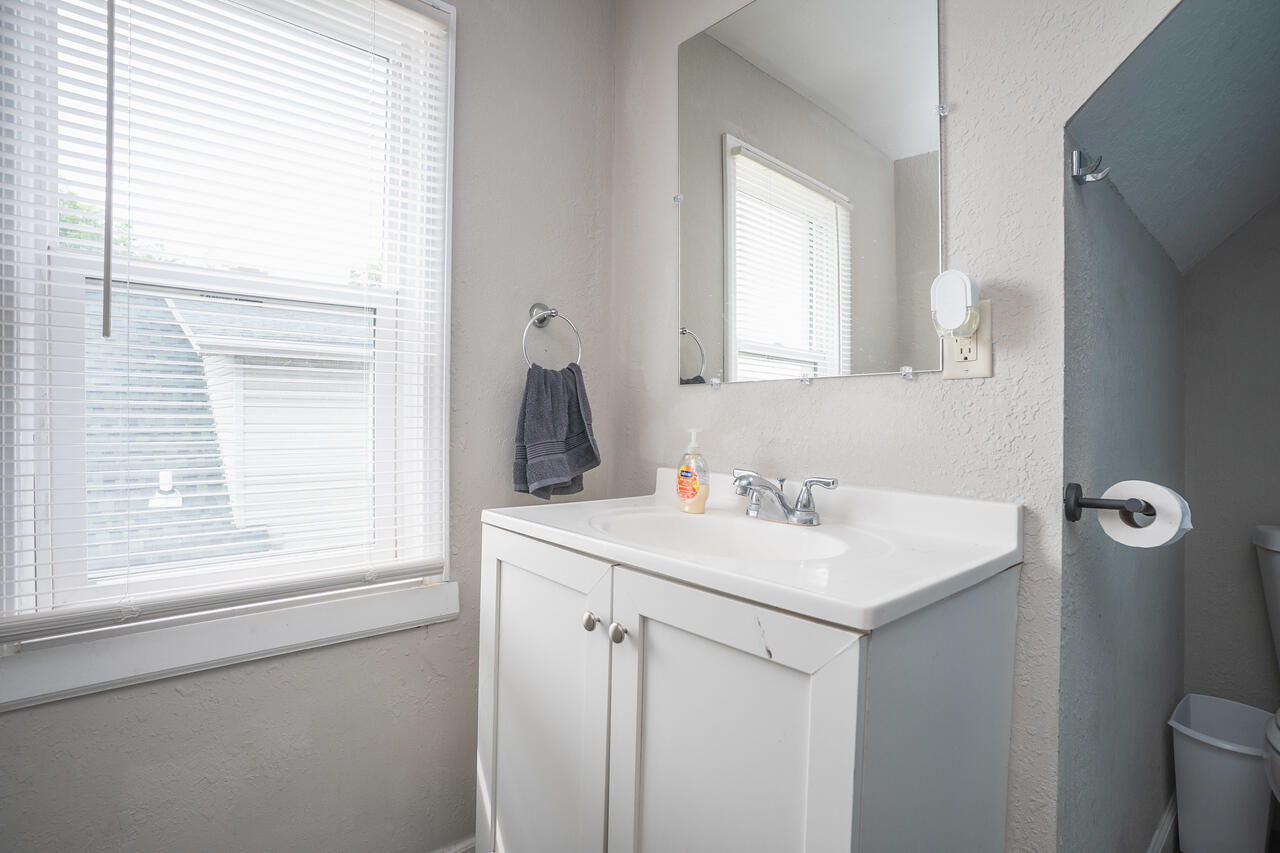 1702 Wisconsin Avenue, Unit 1704 Beloit, WI 53511 - Photo 11 of 23 Unit 1 Bathroom