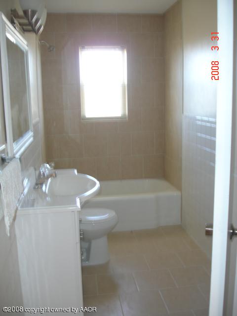 112 Racine Trail Amarillo, TX 79108 - Photo 10 of 24 full bathroom