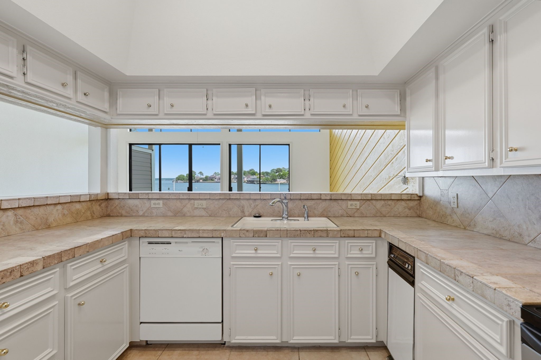 134 April Point Drive South Conroe, TX 77356 - Photo 12 of 50