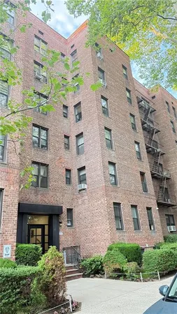 $339,000 | 3655 Shore Parkway, Unit 2C | Sheepshead Bay