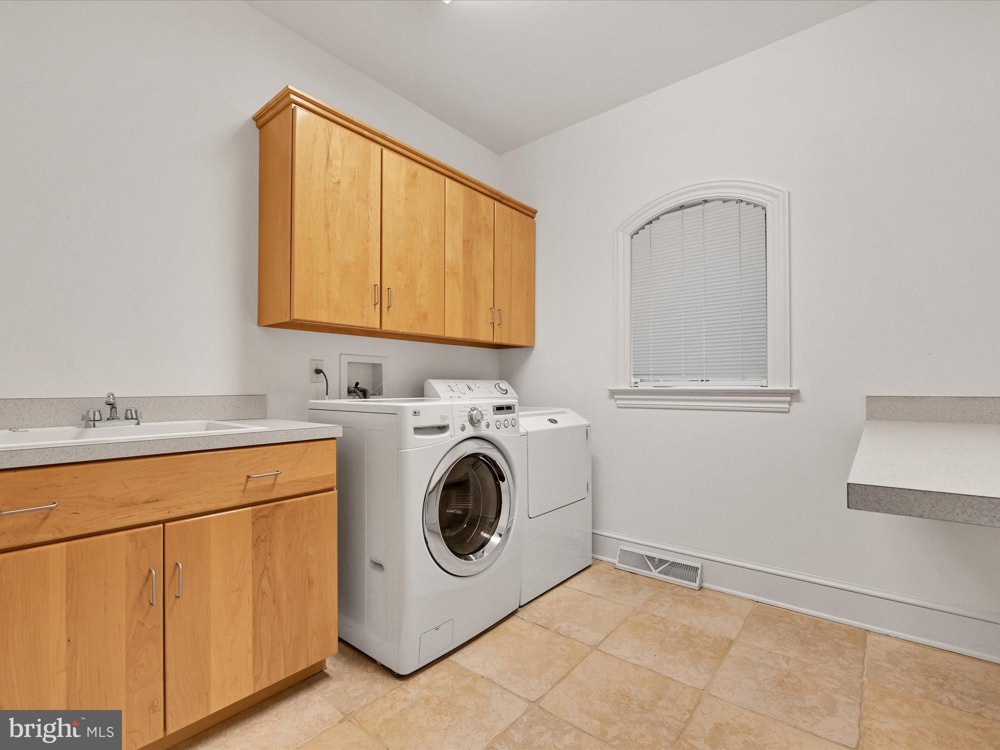 1019 Hunters Path Lancaster, PA 17601 - Photo 18 of 42 laundry