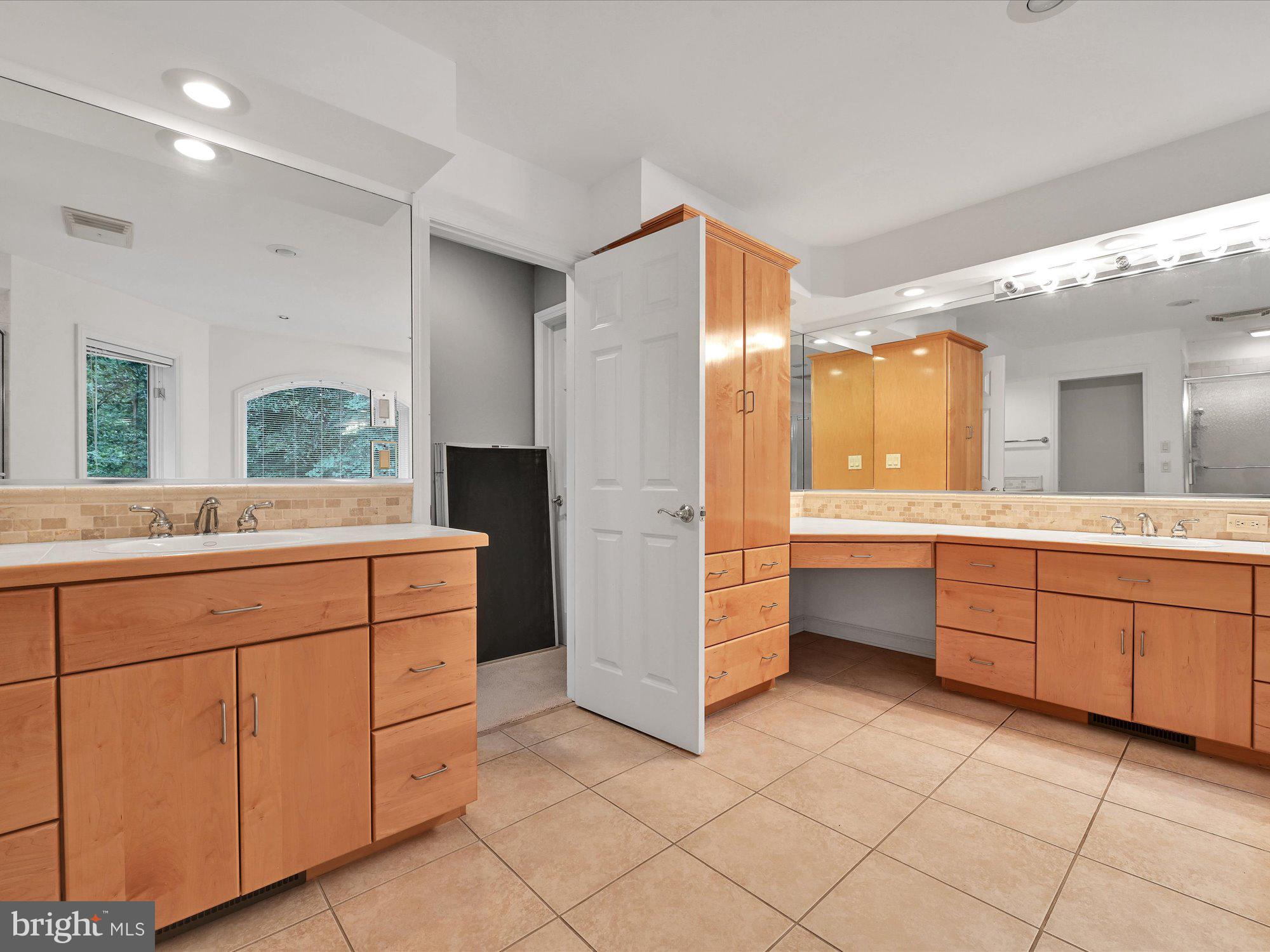 1019 Hunters Path Lancaster, PA 17601 - Photo 24 of 42 primary bathroom