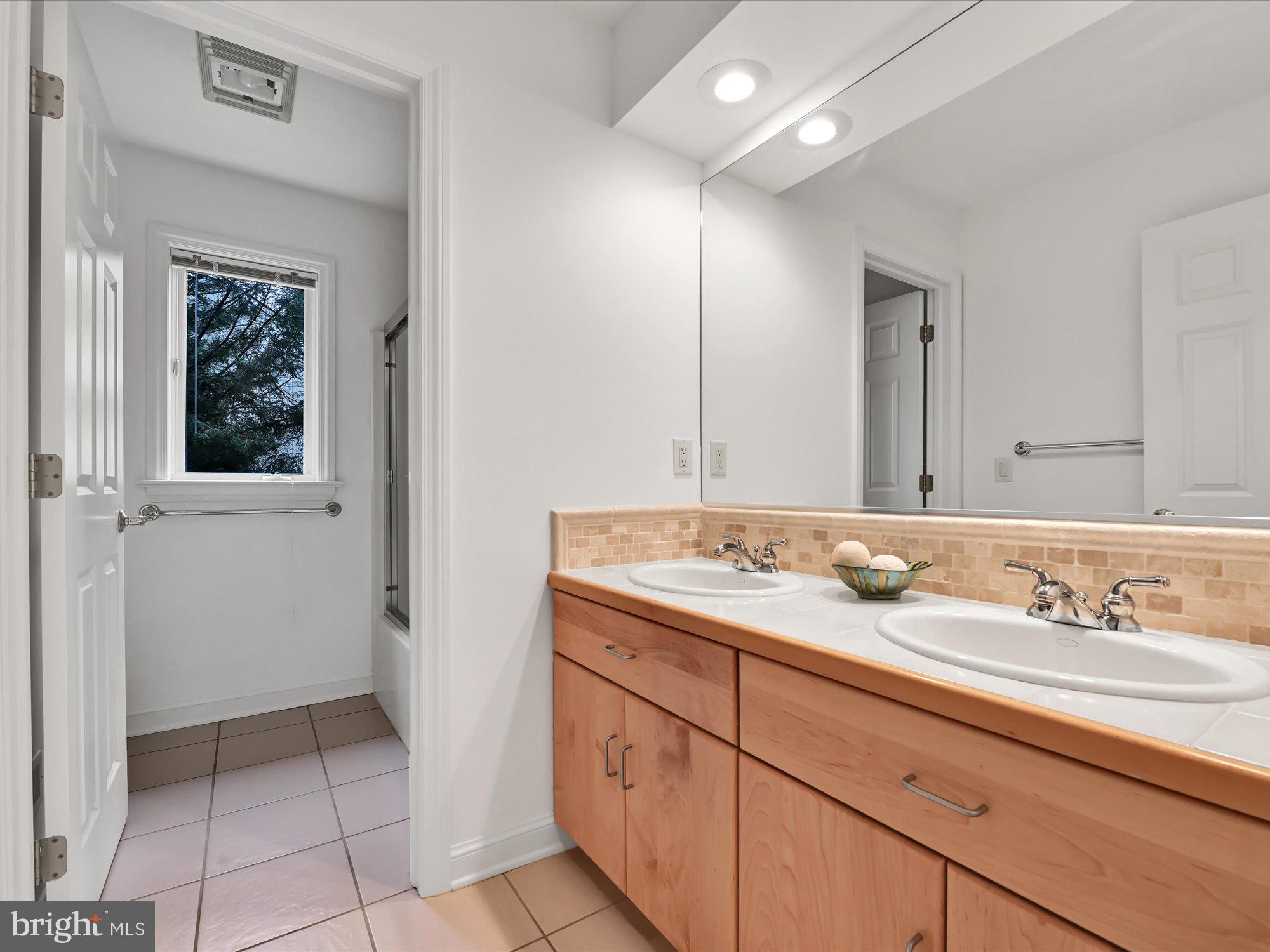 1019 Hunters Path Lancaster, PA 17601 - Photo 30 of 42 bathroom