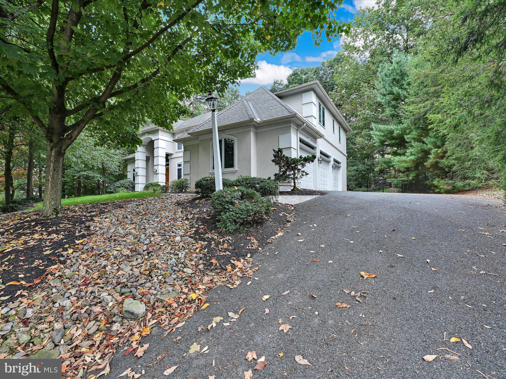 1019 Hunters Path Lancaster, PA 17601 - Photo 33 of 42 front