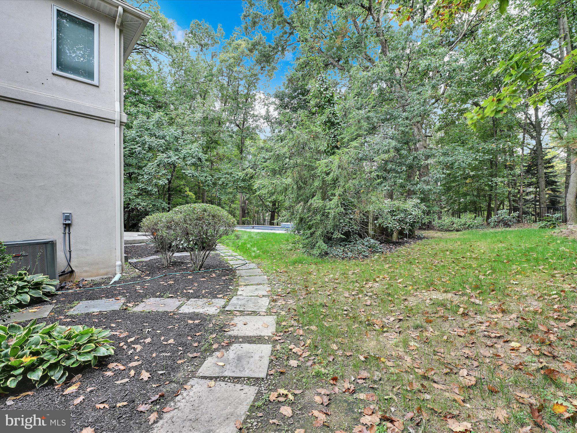 1019 Hunters Path Lancaster, PA 17601 - Photo 34 of 42 yard