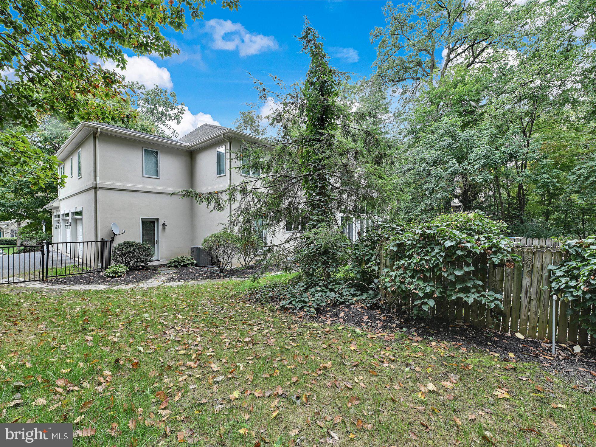 1019 Hunters Path Lancaster, PA 17601 - Photo 35 of 42 rear