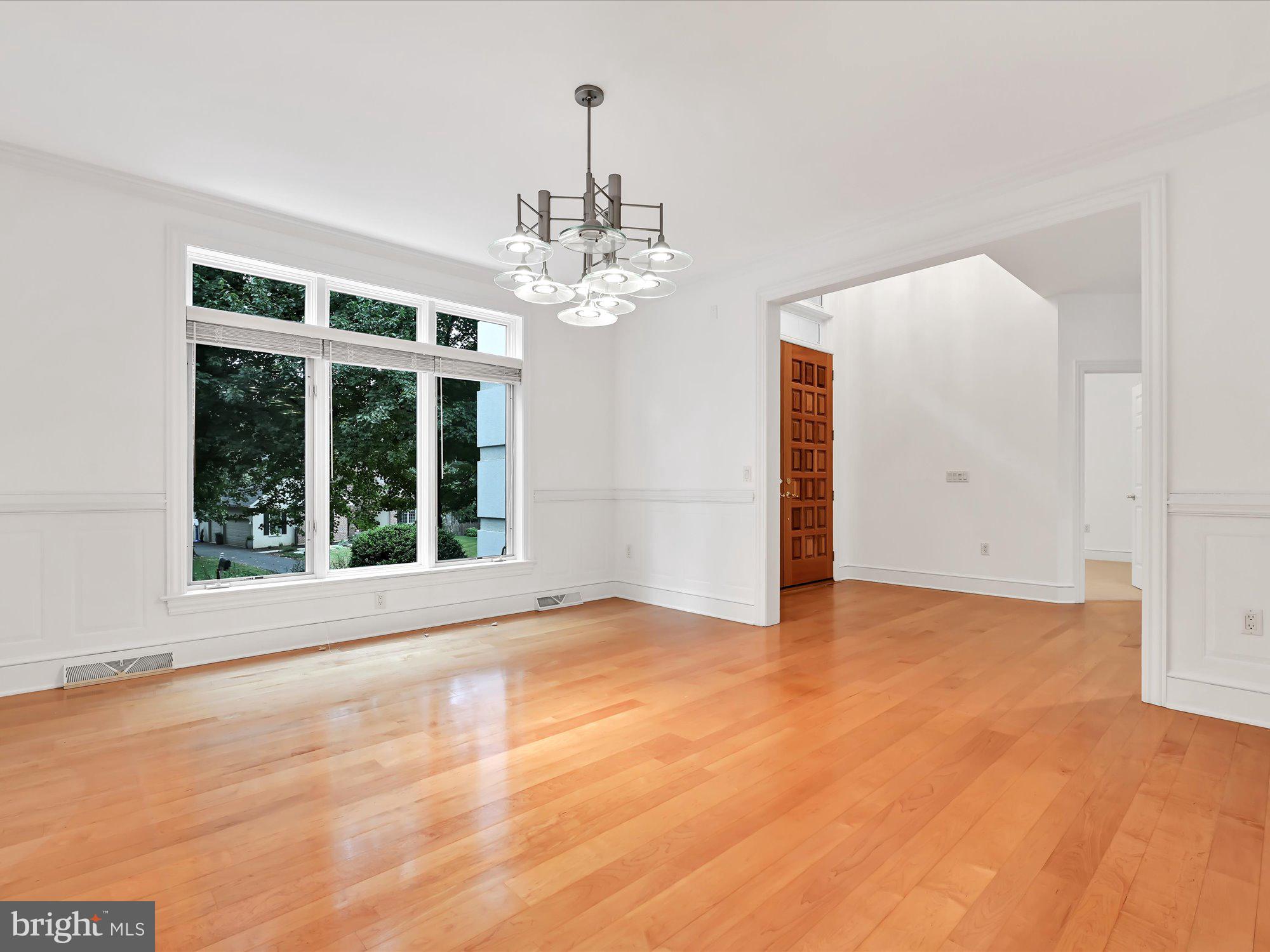 1019 Hunters Path Lancaster, PA 17601 - Photo 6 of 42 dining room