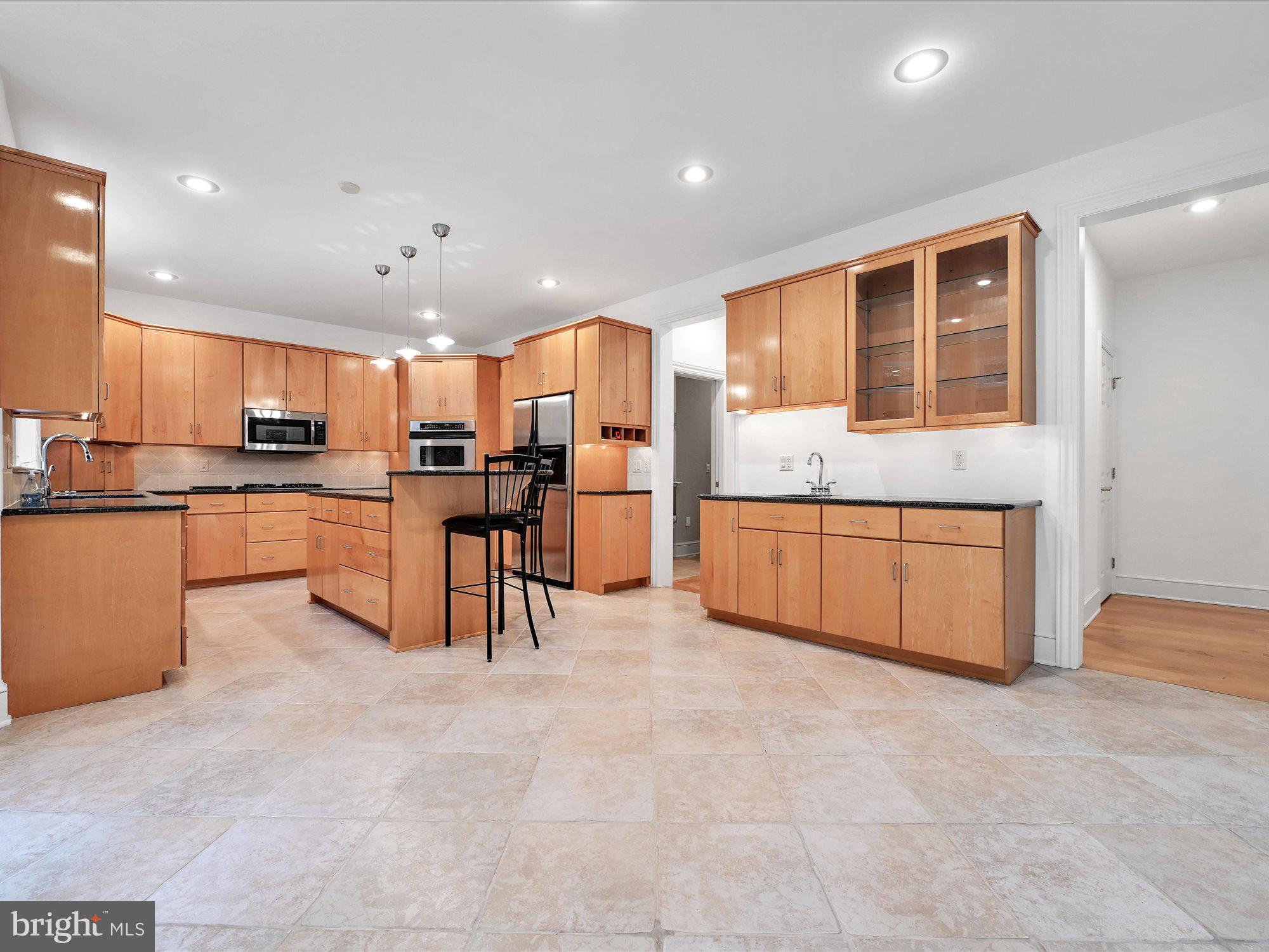 1019 Hunters Path Lancaster, PA 17601 - Photo 10 of 42 kitchen/dining