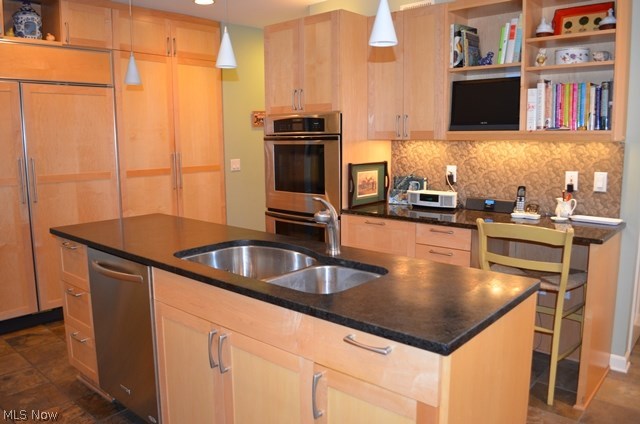 2947 Torrington Road Shaker Heights, OH 44122 - Photo 7 of 23 Center island, desk are and top of the line appliances.