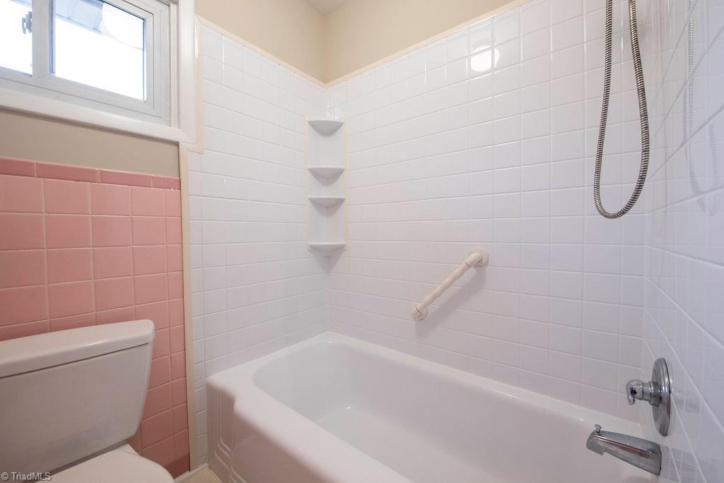 1520 Berwick Road Southwest Winston-Salem, NC 27103 - Photo 14 of 31 Gallery Image 14