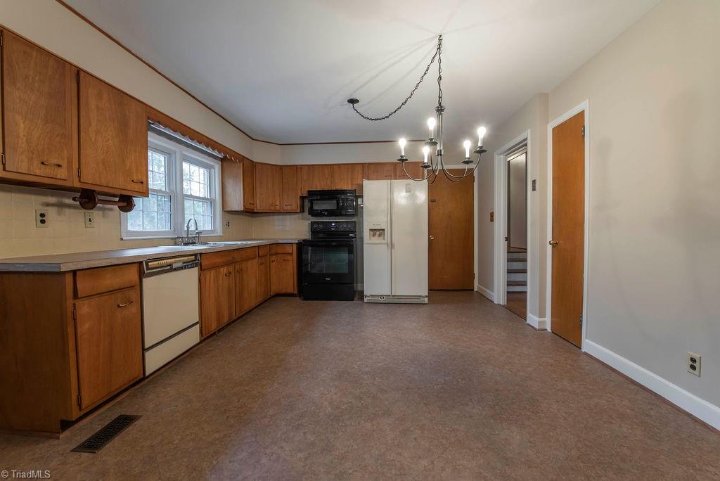 1520 Berwick Road Southwest Winston-Salem, NC 27103 - Photo 8 of 31 Gallery Image 8