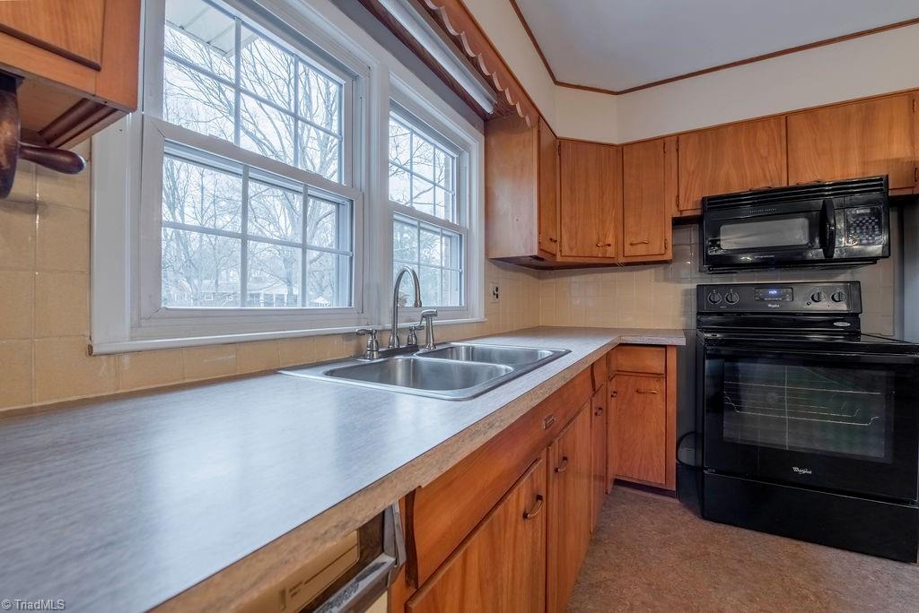 1520 Berwick Road Southwest Winston-Salem, NC 27103 - Photo 10 of 31 Gallery Image 10