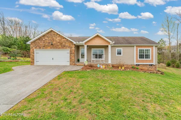 $425,000 | 223 Pebble Court, Lenoir City, TN 37772
