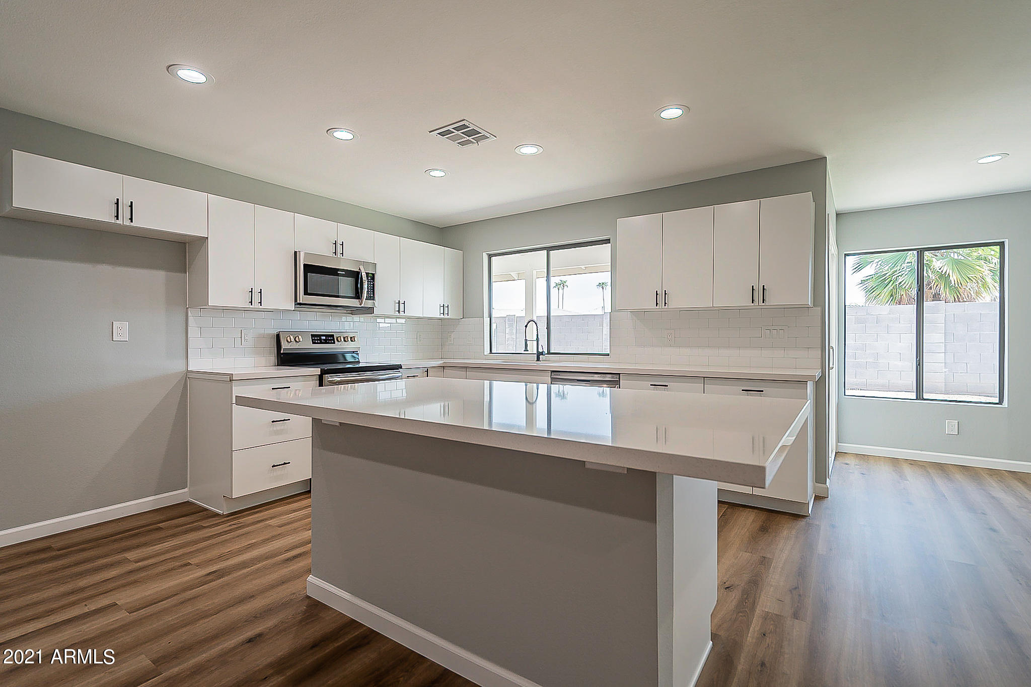 4233 West Hearn Road Phoenix, AZ 85053 - Photo 11 of 39 11-Brand new kitchen