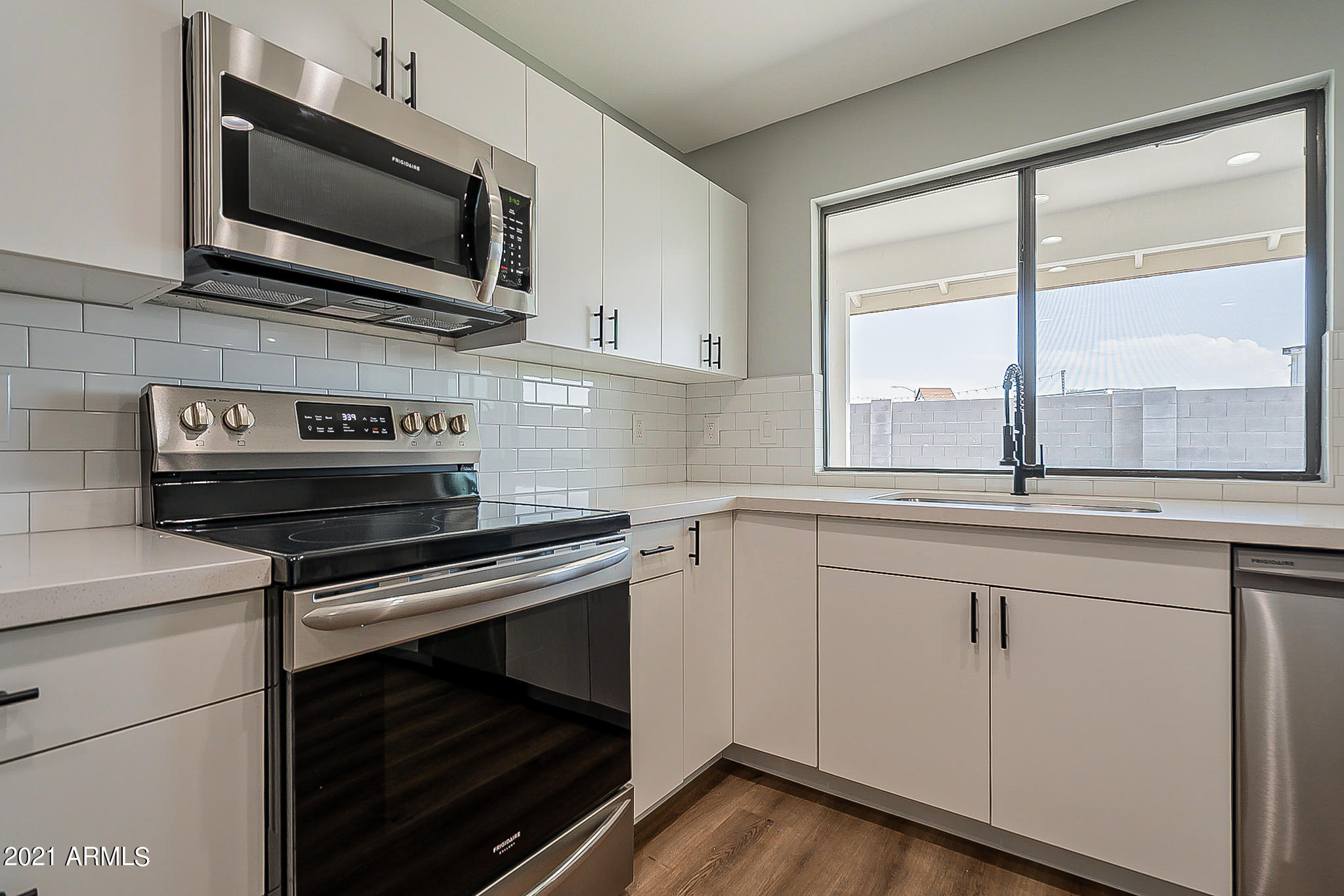 4233 West Hearn Road Phoenix, AZ 85053 - Photo 13 of 39 13-Subway tile backsplash