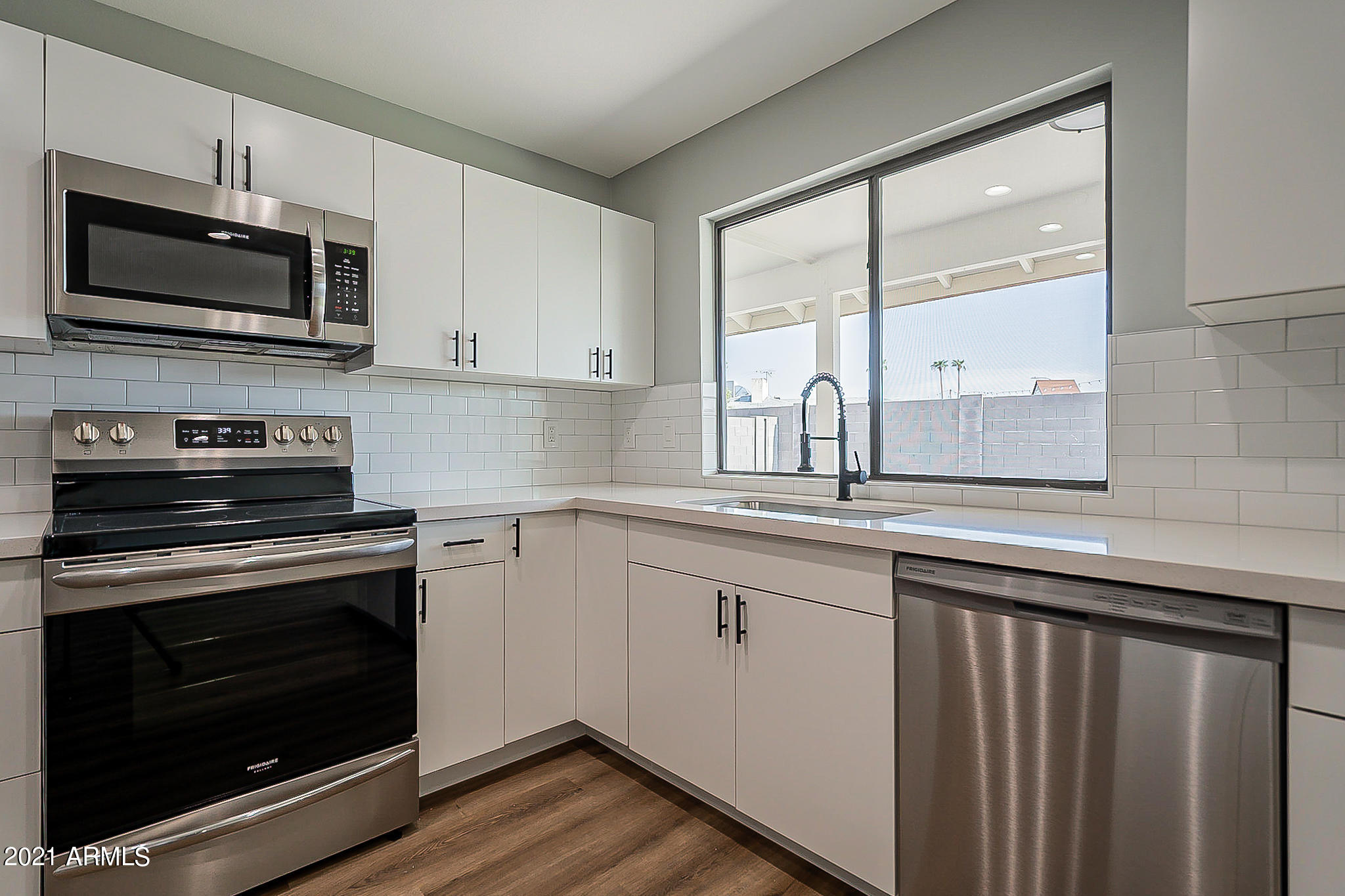 4233 West Hearn Road Phoenix, AZ 85053 - Photo 14 of 39 14-Stainless steel appliances