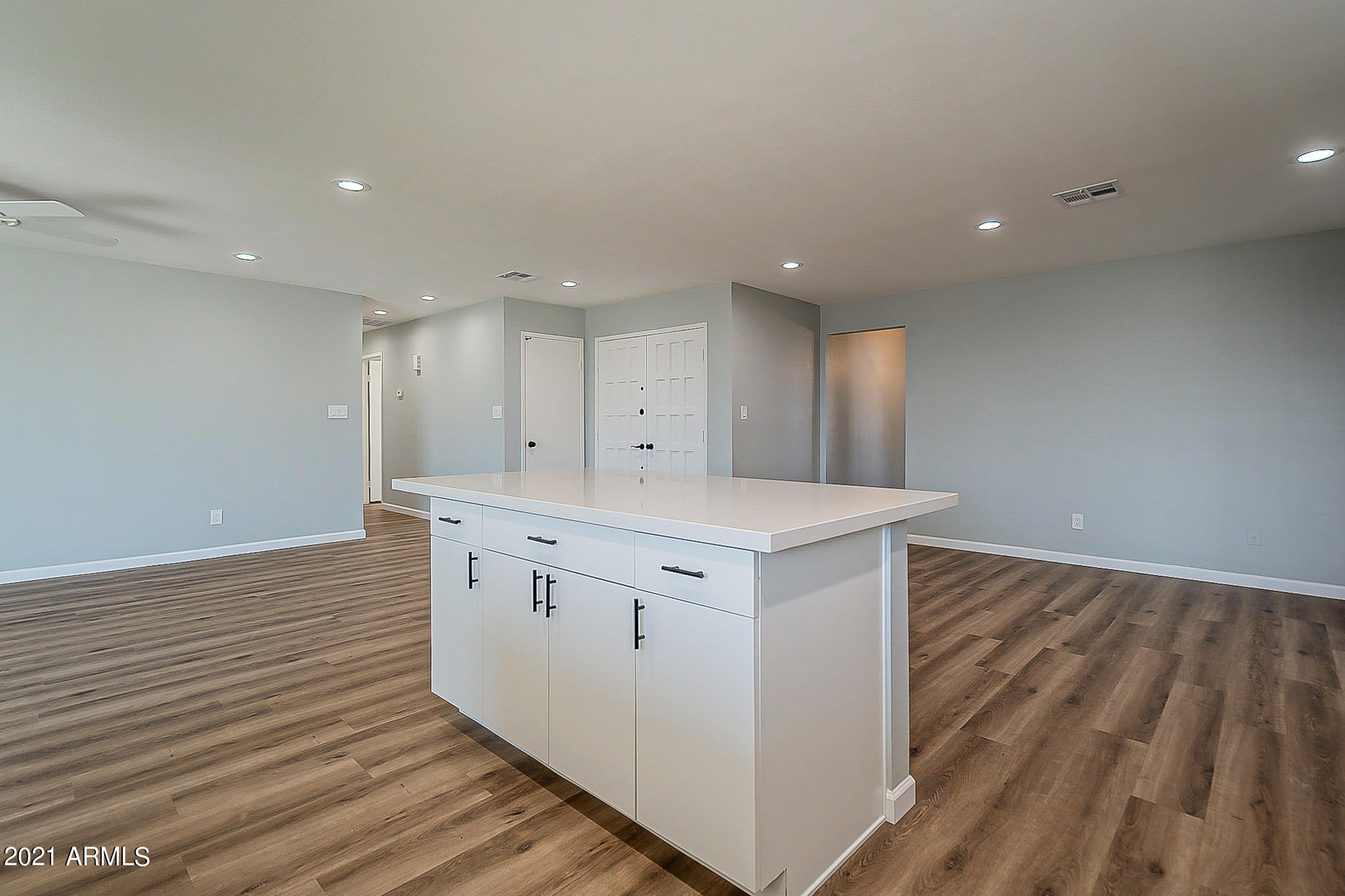 4233 West Hearn Road Phoenix, AZ 85053 - Photo 16 of 39 16-Recessed can lighting