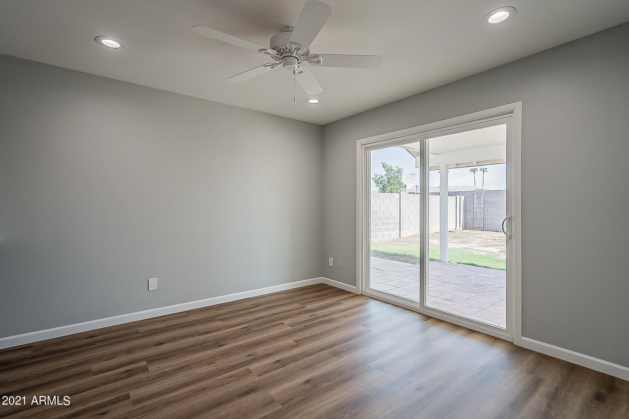 4233 West Hearn Road Phoenix, AZ 85053 - Photo 17 of 39 17-Flex room