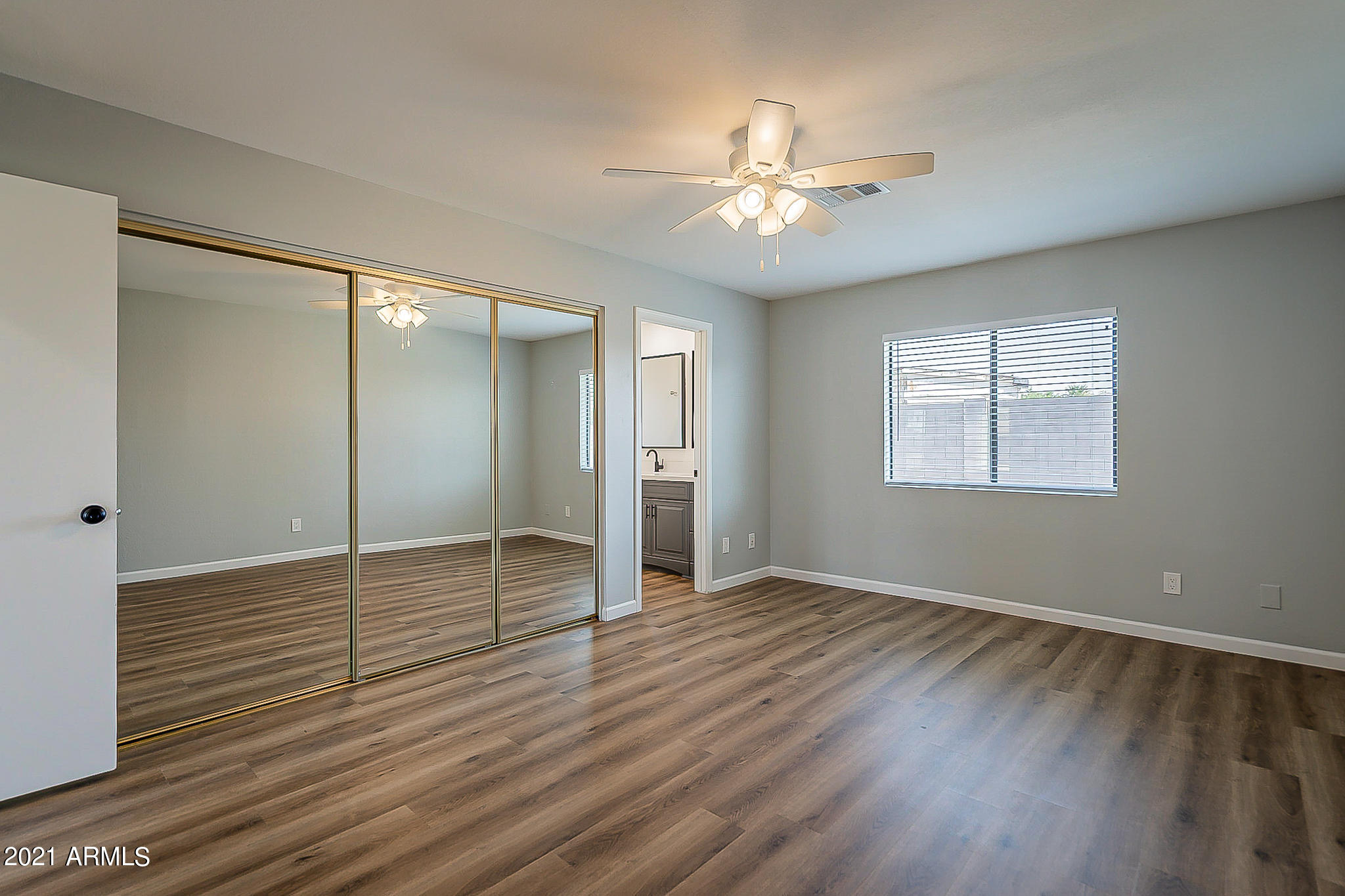 4233 West Hearn Road Phoenix, AZ 85053 - Photo 19 of 39 19-Owner's suite