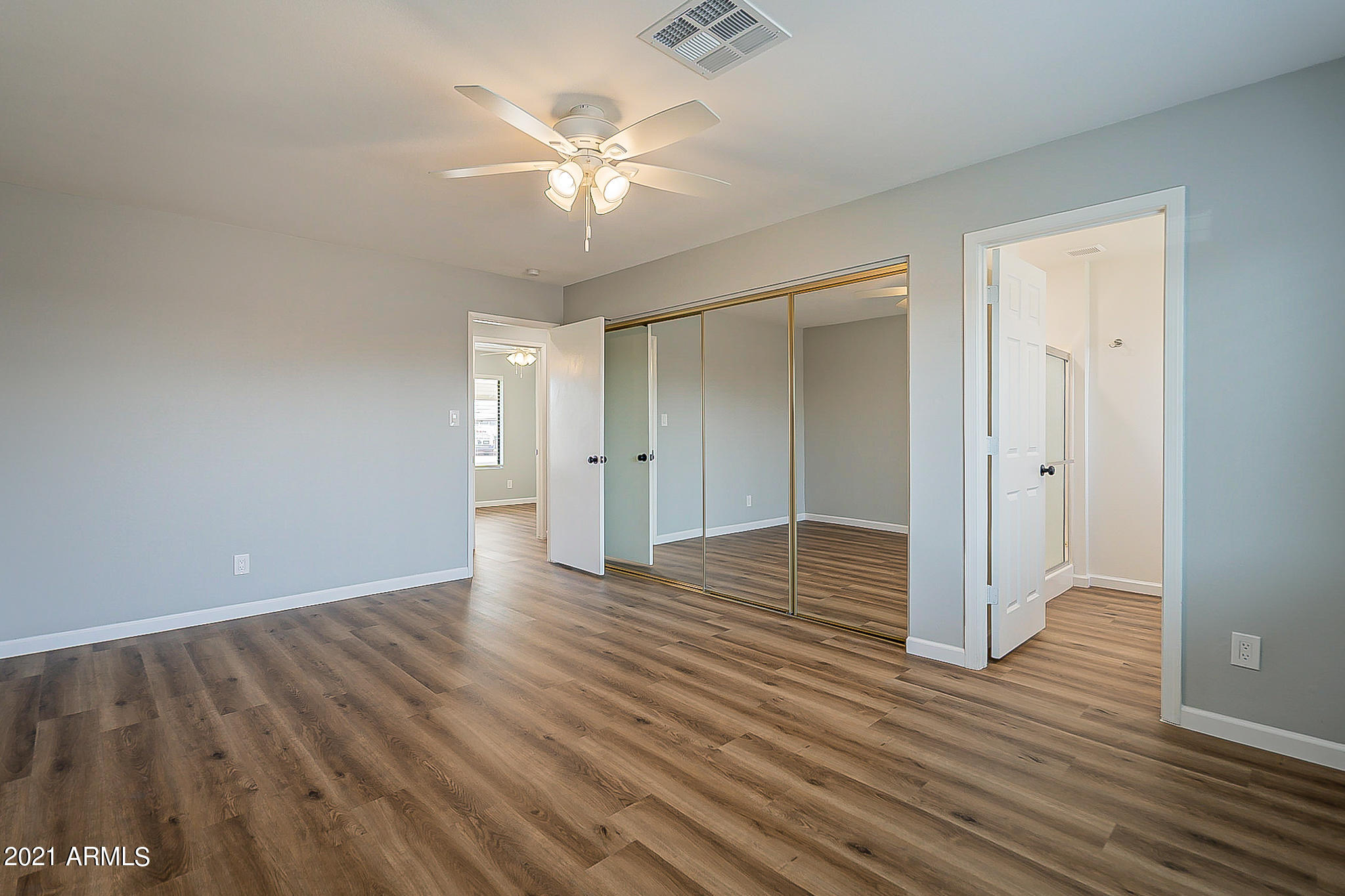 4233 West Hearn Road Phoenix, AZ 85053 - Photo 21 of 39 21-Owner's suite