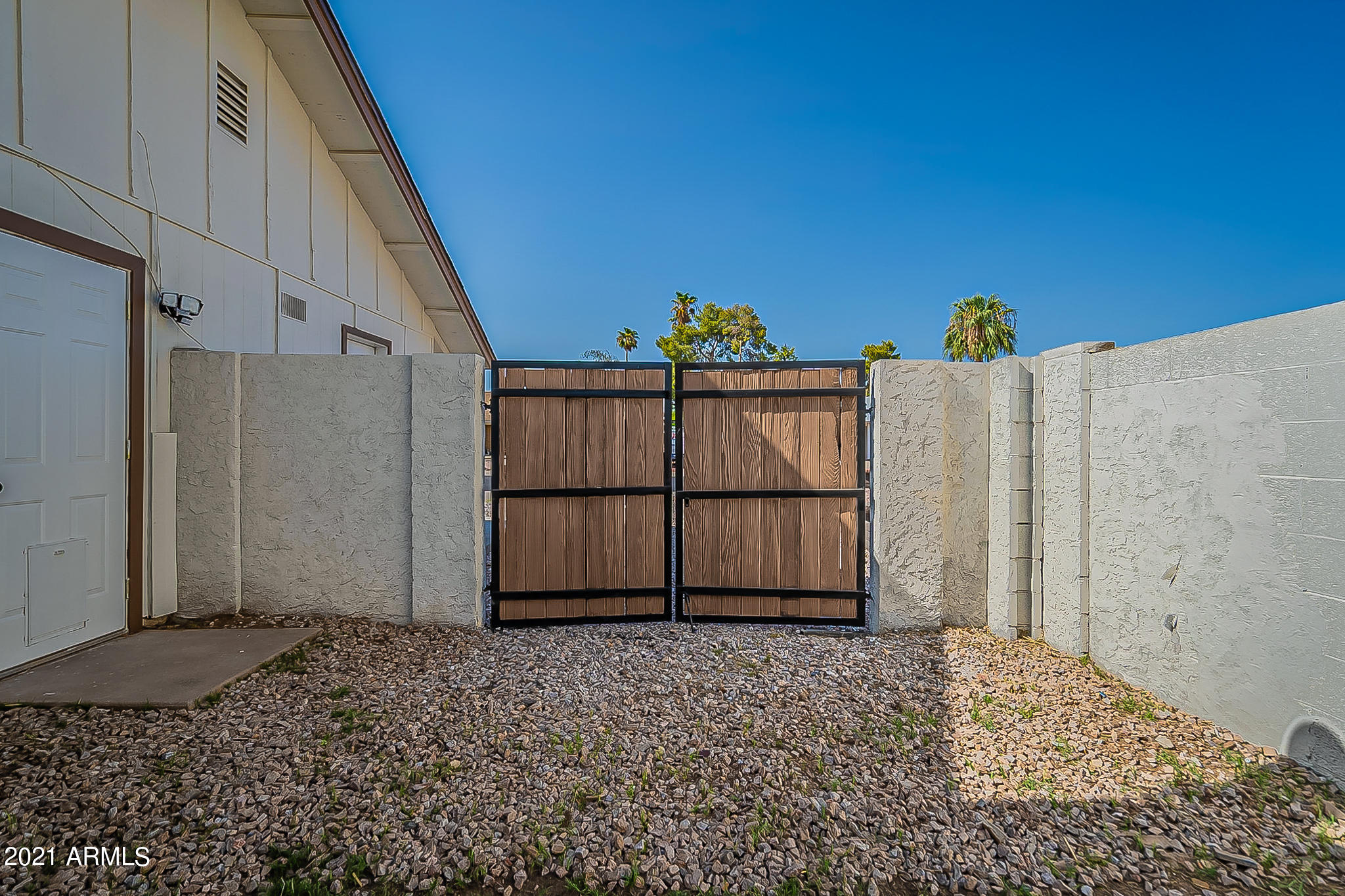 4233 West Hearn Road Phoenix, AZ 85053 - Photo 37 of 39 37-RV gate