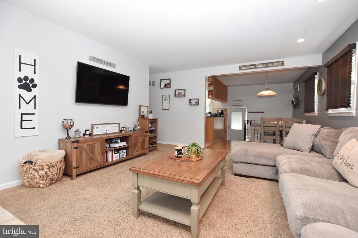 40 Linden Road Burlington, NJ 08016 - Photo 3 of 27