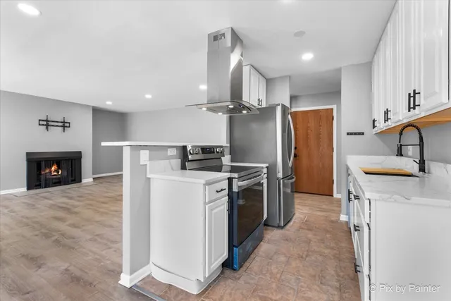 $185,000 | 5820 Oakwood Drive, Unit 1A, Lisle, IL 60532