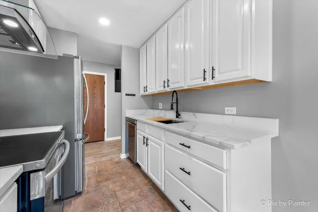 $185,000 | 5820 Oakwood Drive, Unit 1A, Lisle, IL 60532